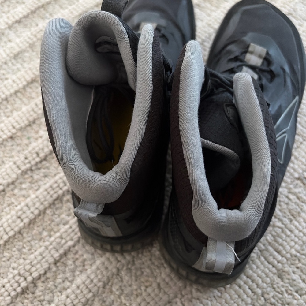 Men’s Altra Lone Peak ALL-WTHR Mid hiking shoes in black, size 11.5 (EU 46). - Picture 3 of 6